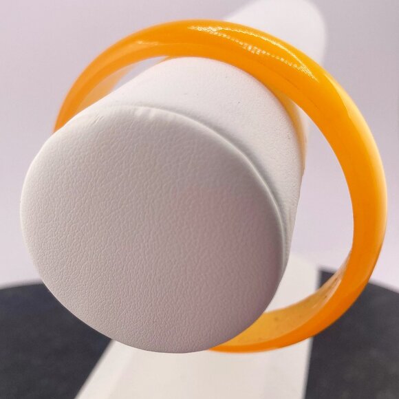 VINTAGE Dark golden yellow moonglow plastic bangle bracelet 1950s 1960s jewelry - Picture 4 of 6